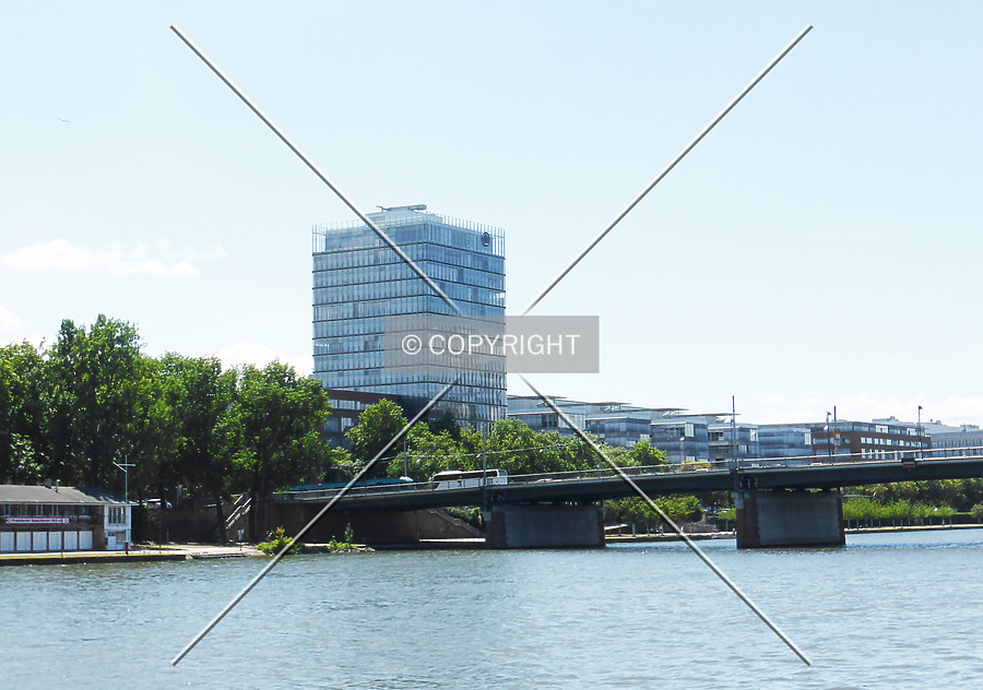 Allianz-Kai by Nephilim