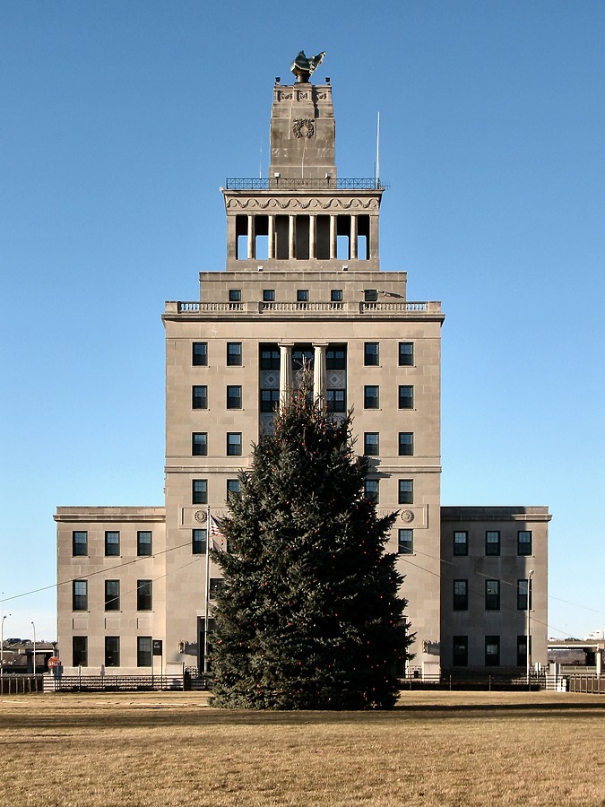 Veterans Memorial Building by James Peacock