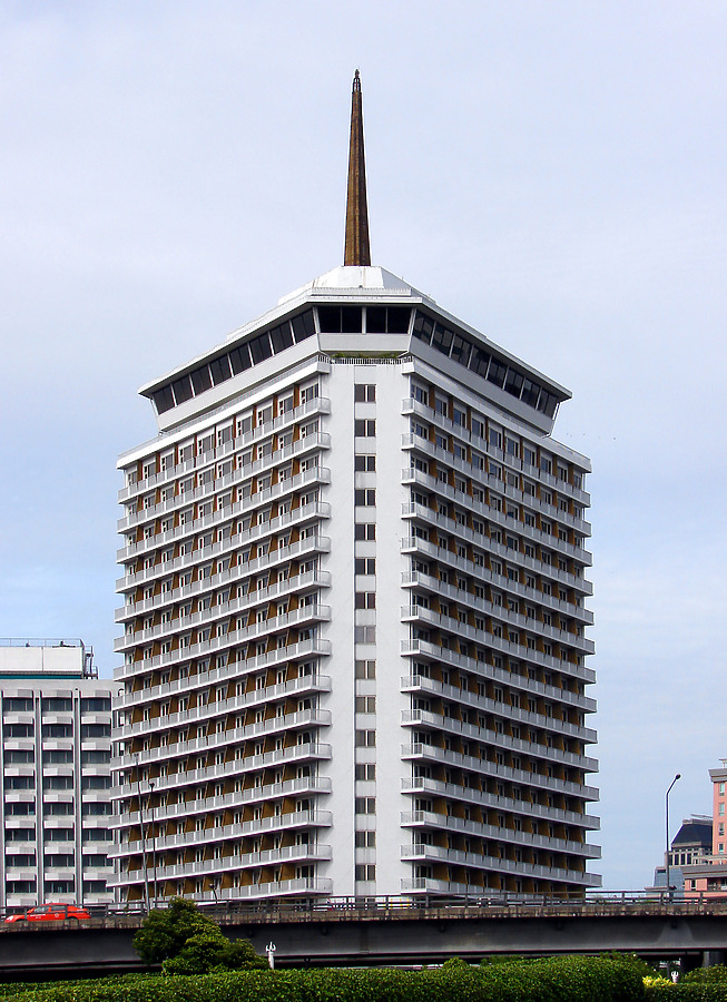 Dusit-Thani Hotel & Office by Horst Kiechle