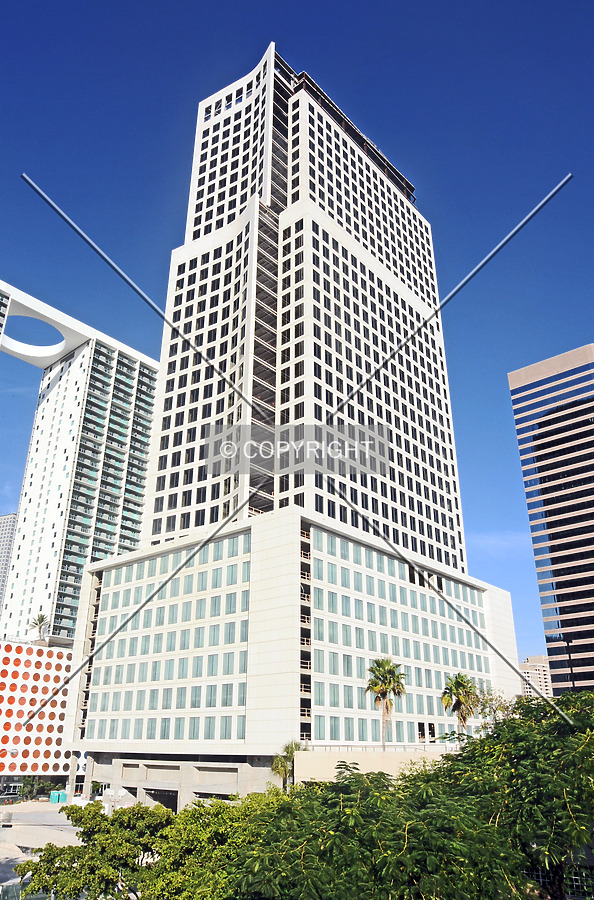 Brickell World Plaza by Jorge Molina