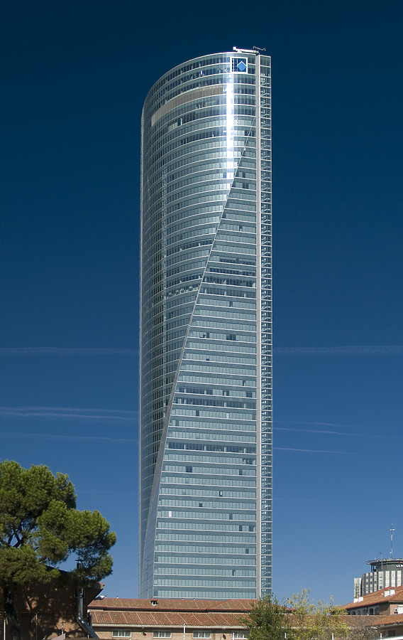 Torre Espacio by Cesar Serrano