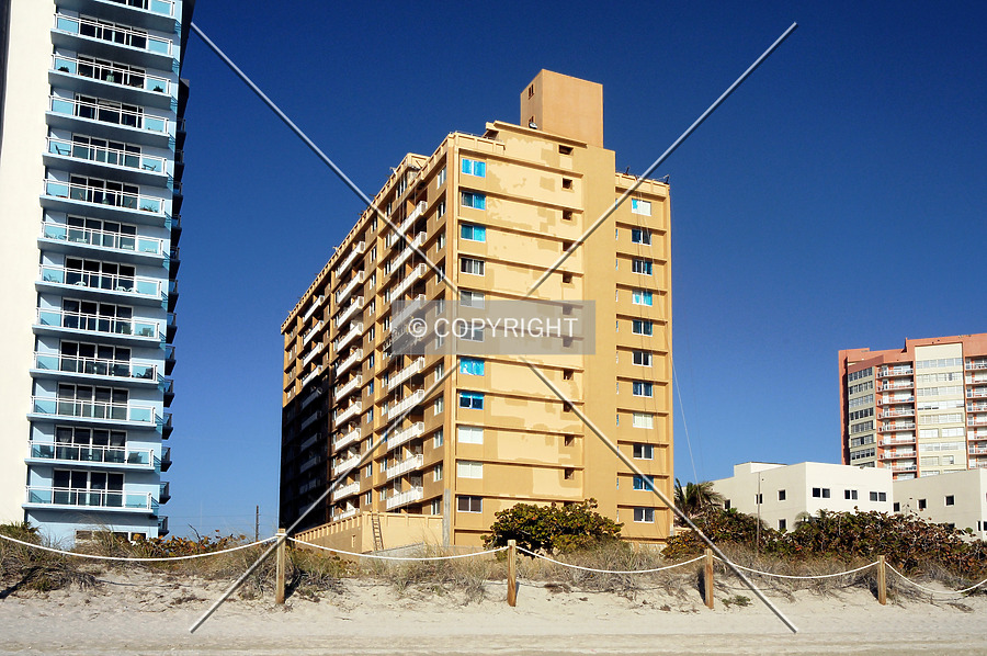 Port Royale Condominium by Jorge Molina