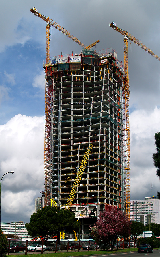 Torre Espacio by Cesar Serrano