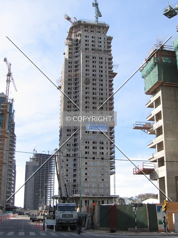 Torre Renoir 1 by Maximiliano Buono