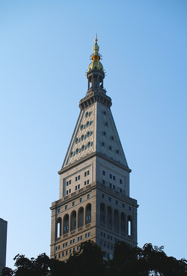 Metropolitan Life Tower by Cesar Serrano