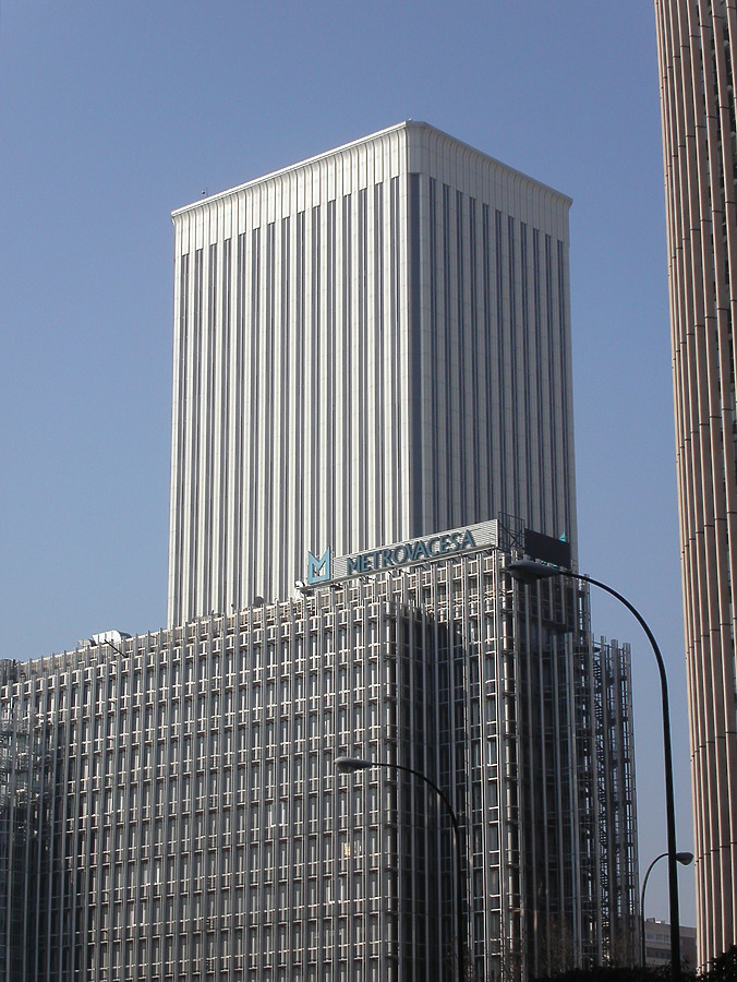 Torre Picasso by Cesar Serrano