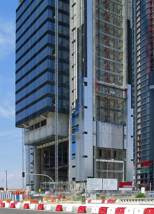 Torre Caja Madrid by Cesar Serrano