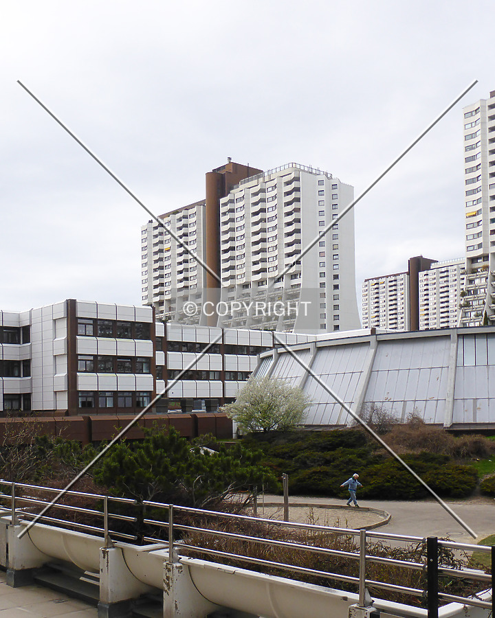 Wohnpark Alterlaa - Block B1-B2 by Nephilim