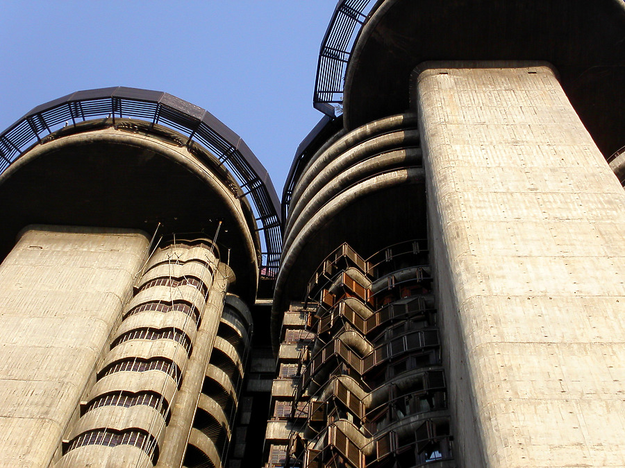 Torres Blancas by Cesar Serrano