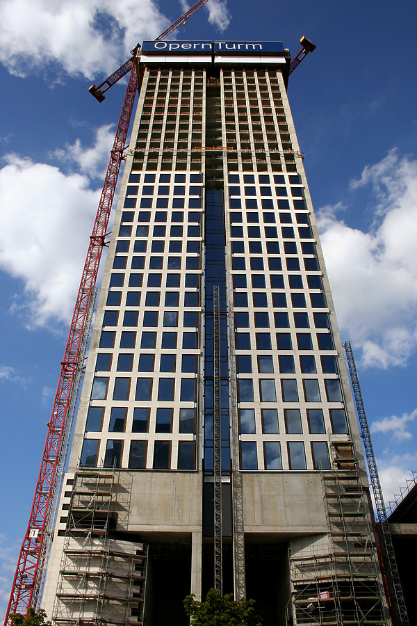 OpernTurm by Daniel Kieckhefer