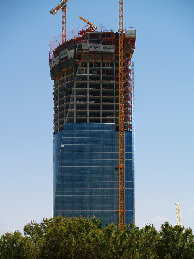 Torre Espacio by Cesar Serrano