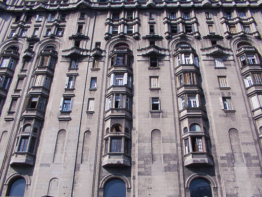 Palacio Salvo by Daniel Kieckhefer