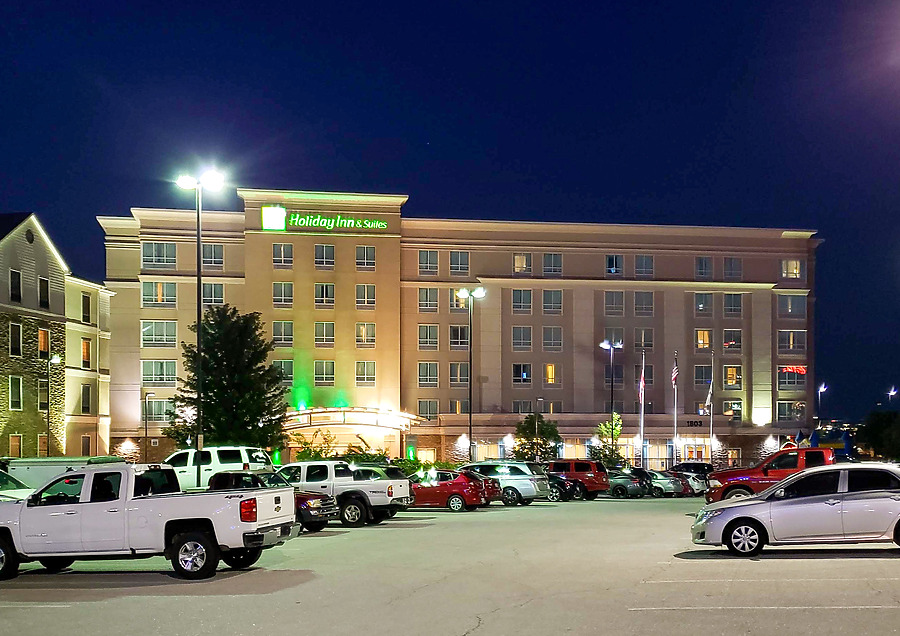 Holiday Inn & Suites Rogers At Pinnacle Hills by Ryan Hildebrand