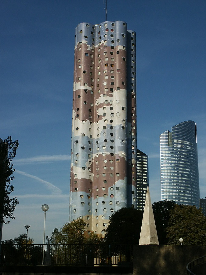 Tour Nuages 1 by Daniel Kieckhefer