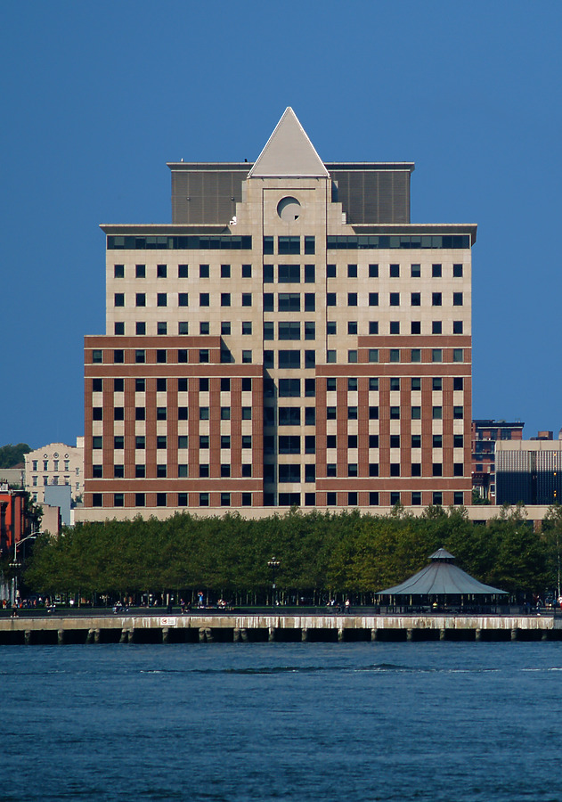 Waterfront Corporate Center 1 by Cesar Serrano