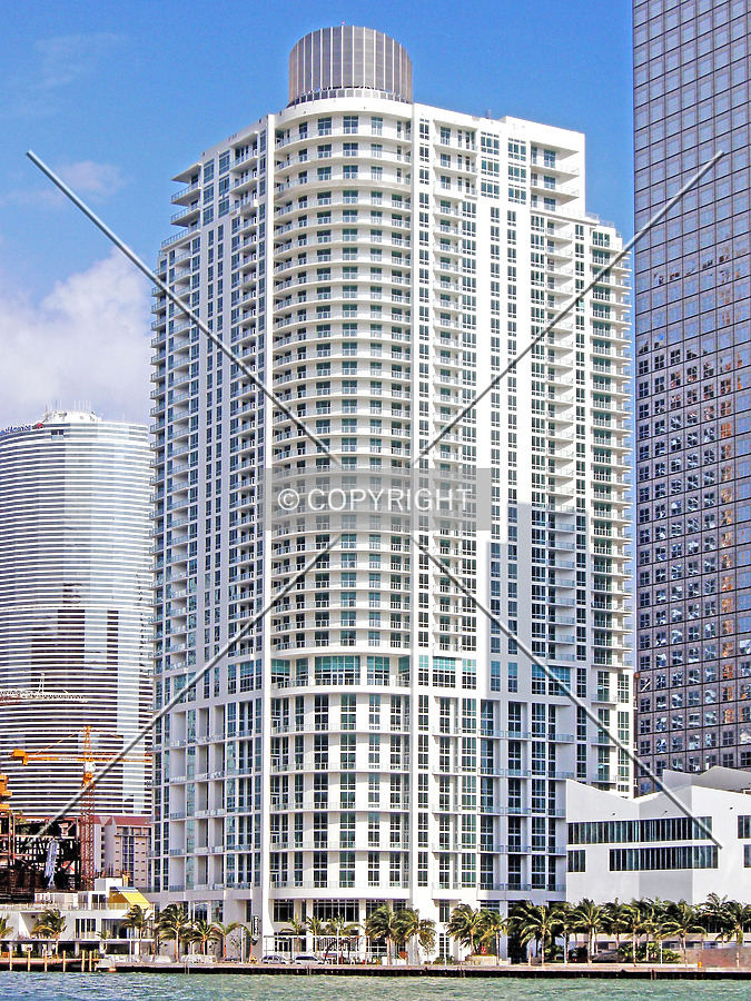 Met 1 by Jorge Molina