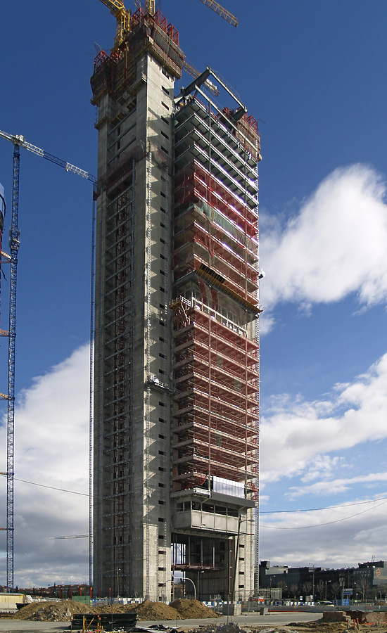 Torre Caja Madrid by Cesar Serrano