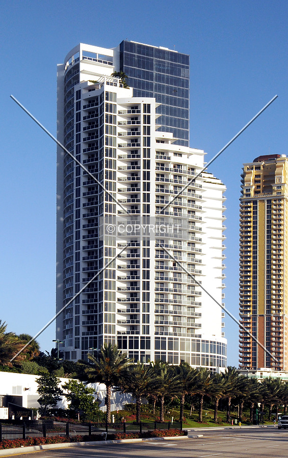 Trump International Sonesta Beach Resort by Jorge Molina