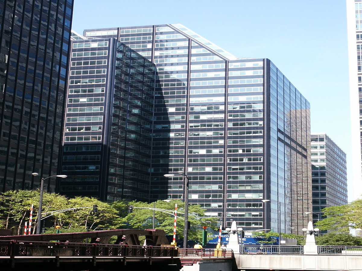 525 West Monroe by Daniel Kieckhefer