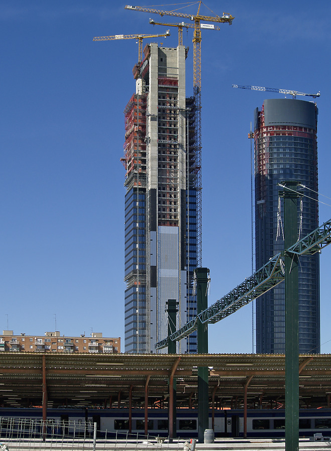 Torre Caja Madrid by Cesar Serrano