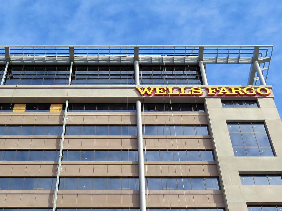 Wells Fargo 600 Tower by James Peacock