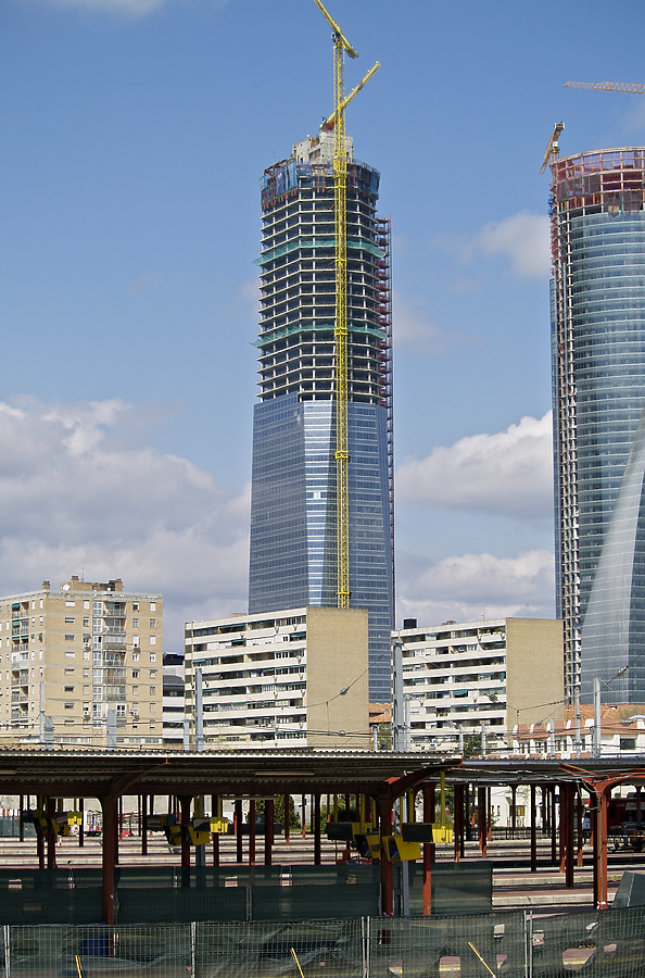 Torre de Cristal by Cesar Serrano