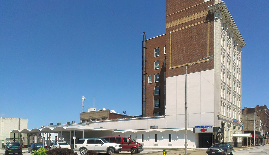 Bank of America Building by Ryan Hildebrand