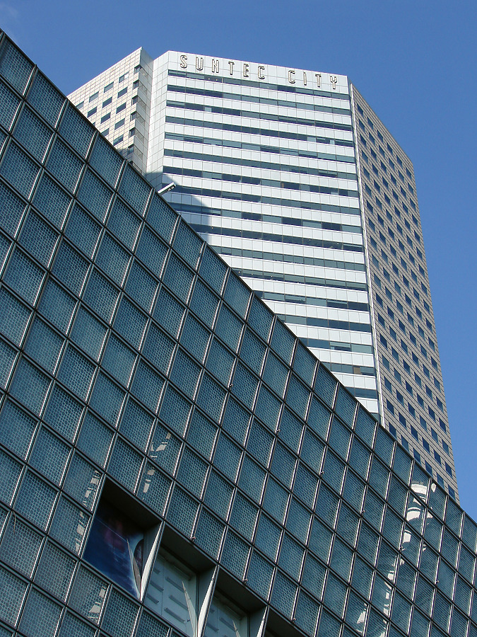 Suntec City Tower 2 by Horst Kiechle