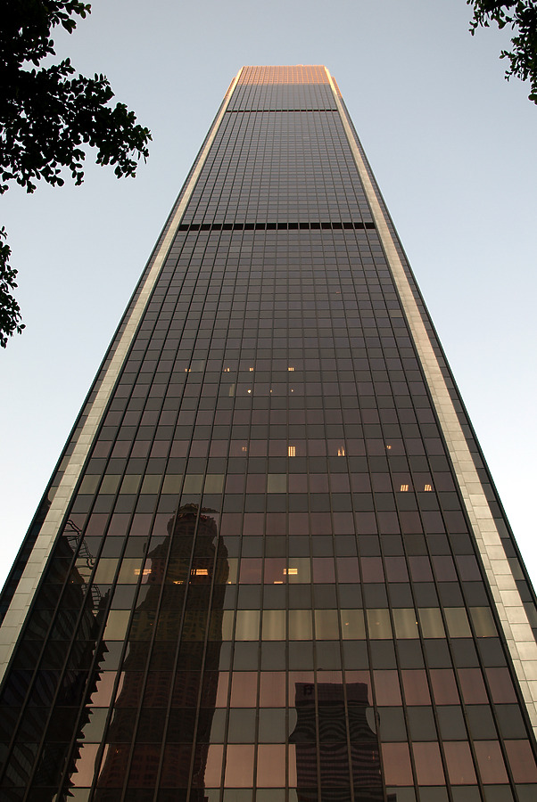 Aon Center by Marshall Gerometta
