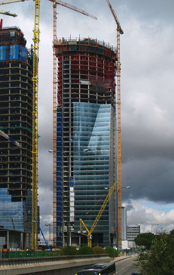 Torre Espacio by Cesar Serrano
