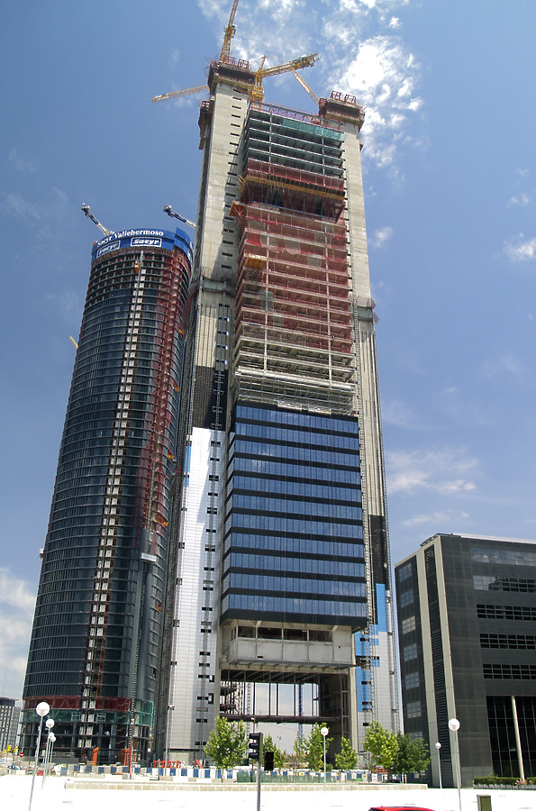 Torre Caja Madrid by Cesar Serrano
