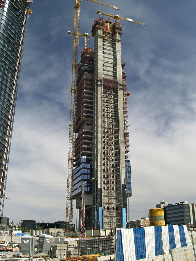 Torre Caja Madrid by Cesar Serrano