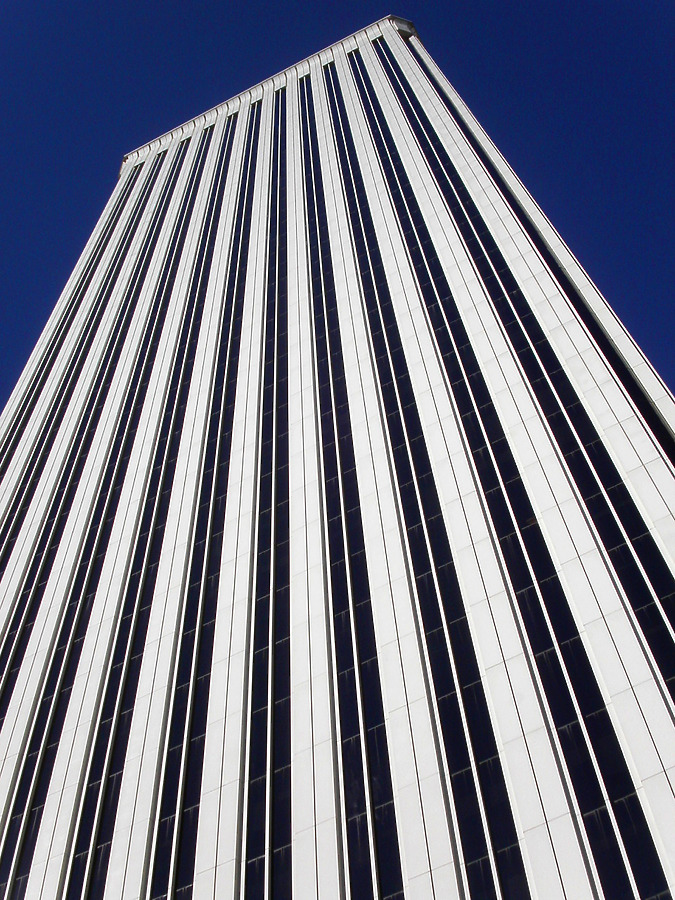 Torre Picasso by Cesar Serrano