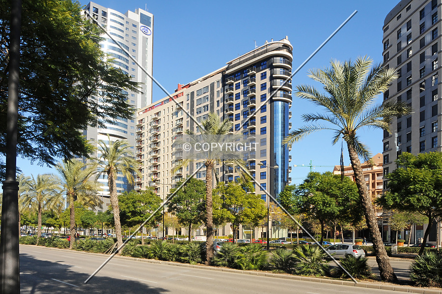 Avenida de les Corts Valencianes, 46 by Jorge Molina
