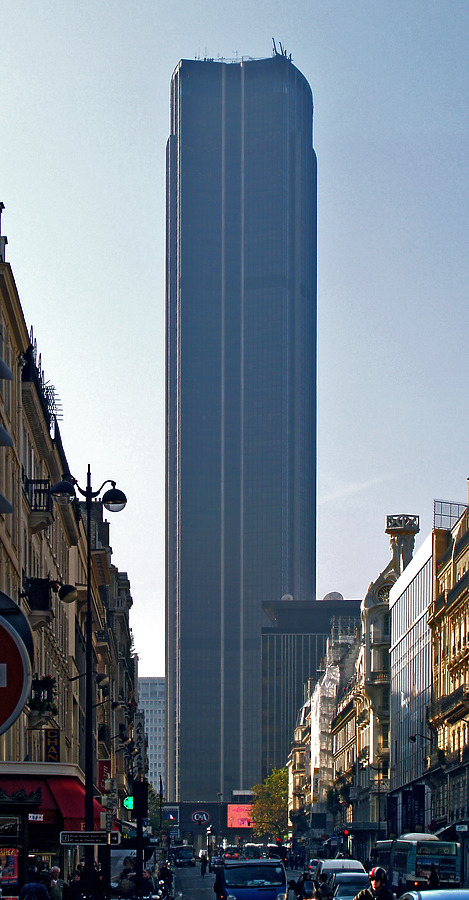 Tour Montparnasse by Cesar Serrano