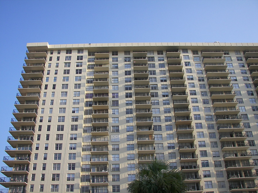 Winston Towers 300 by Rodney Gunn