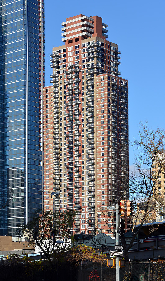 Riverbank West Apartments Photo 278563591 Stock Image SKYDB