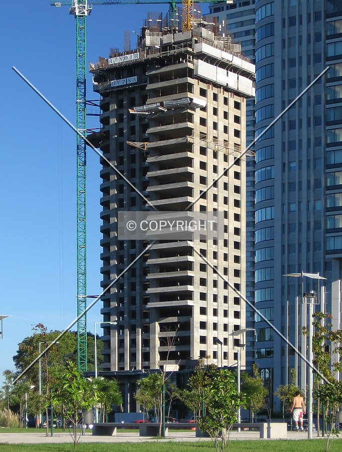 Torre Renoir 2 by Maximiliano Buono