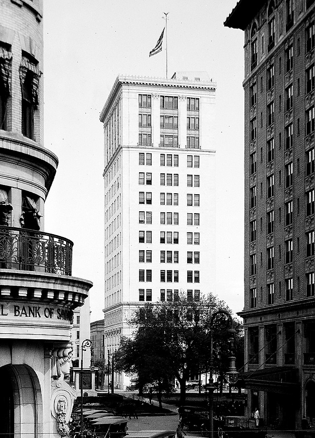 2 East Bryan Street by Library of Congress, Prints and Photographs Division, Detroit Publishing Company