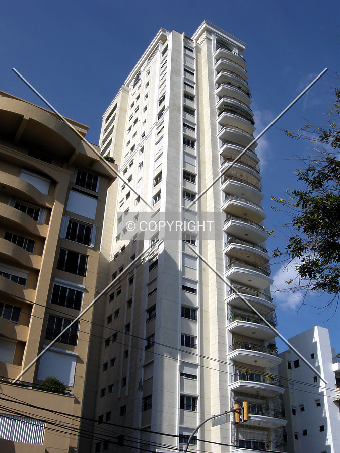 Torre del Parque by Jorge Molina