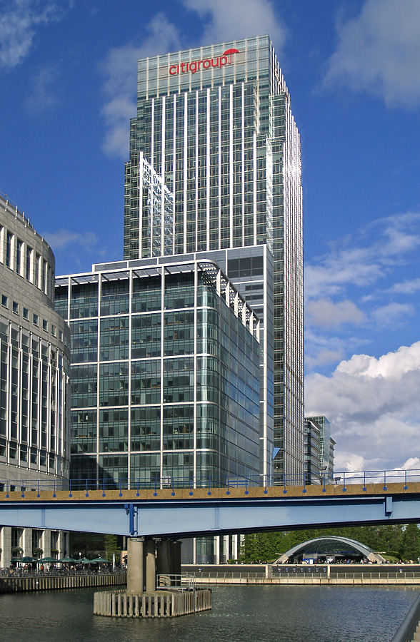 25 Canada Square by Cesar Serrano
