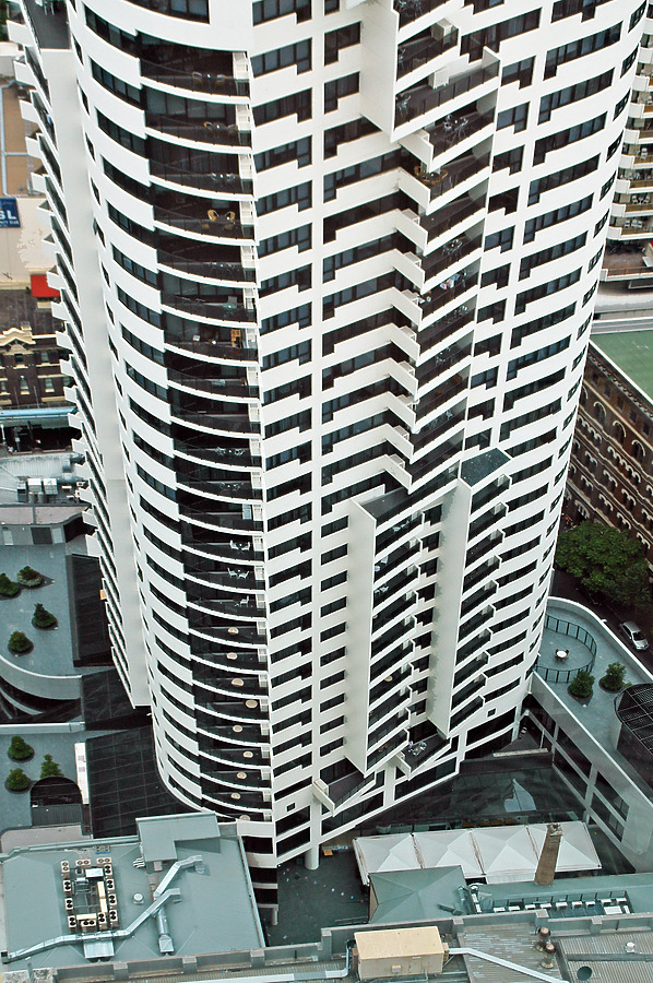 Meriton Tower by John Bek