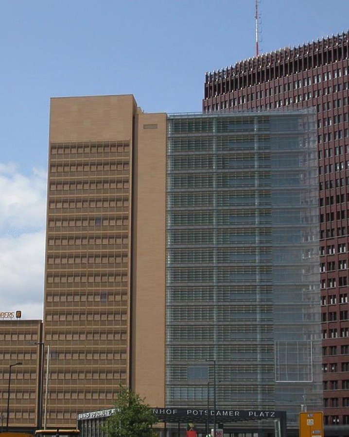 Potsdamer Platz 11 by Cesar Serrano