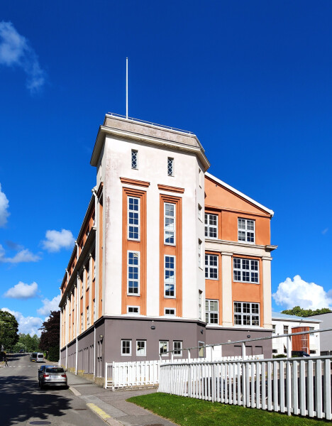 Pohjoinen rantakatu 19