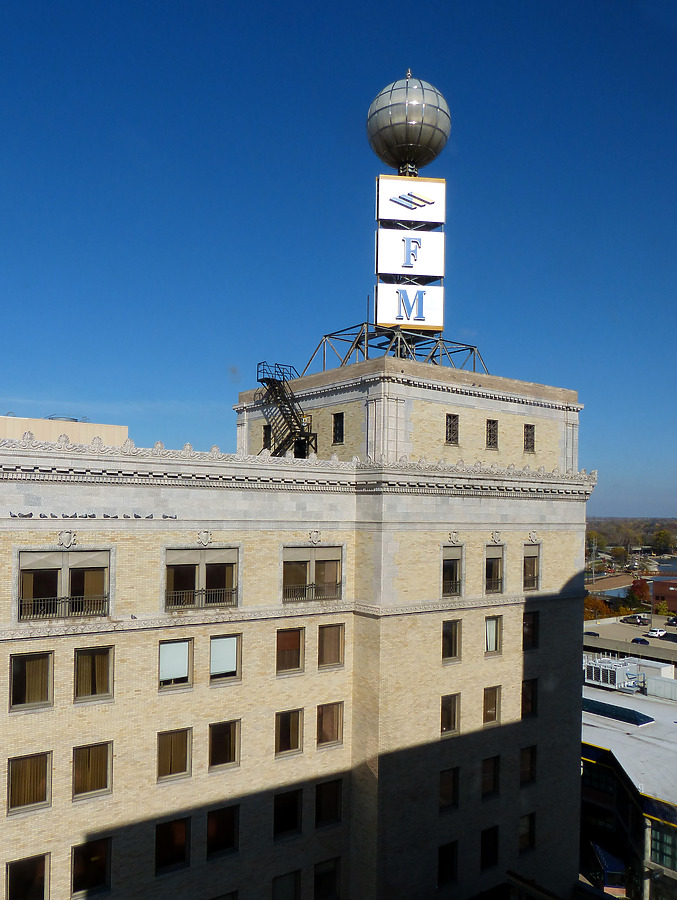Huntington Bank Building by Nate Lindsey