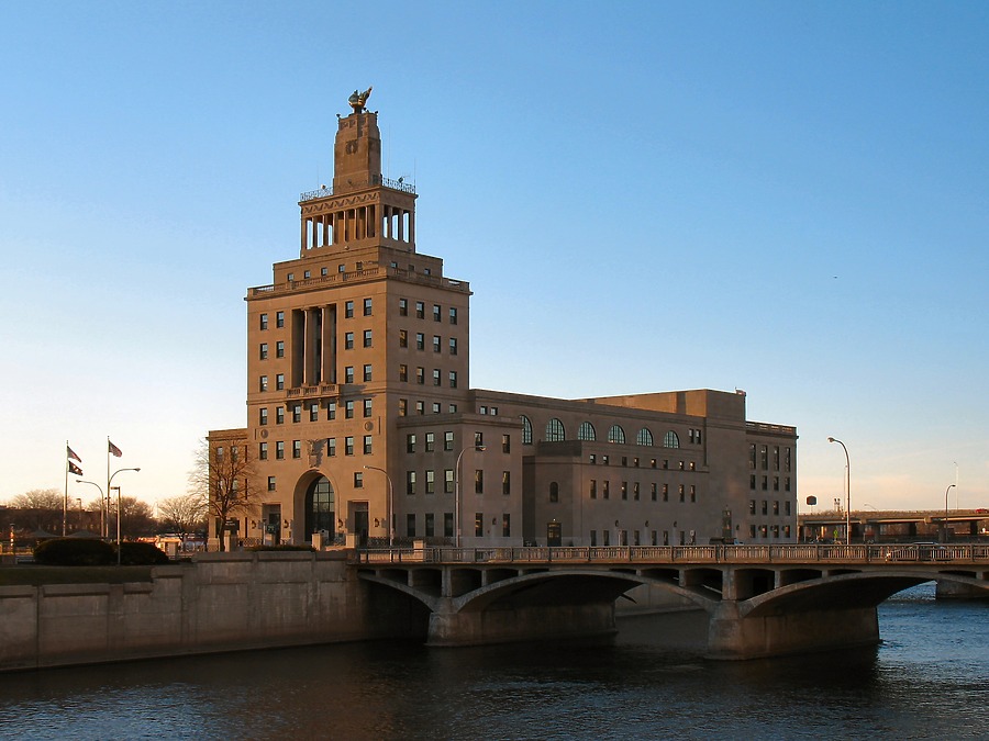 Veterans Memorial Building by James Peacock