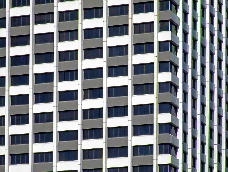 UIC Building by Horst Kiechle