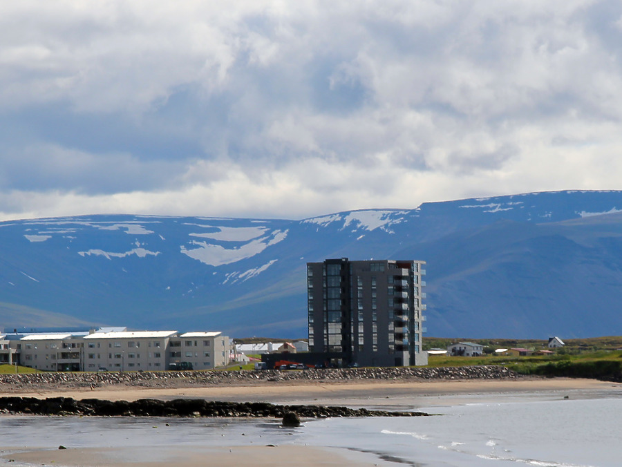 Höfðagrund high-rise by Kjetil Balog