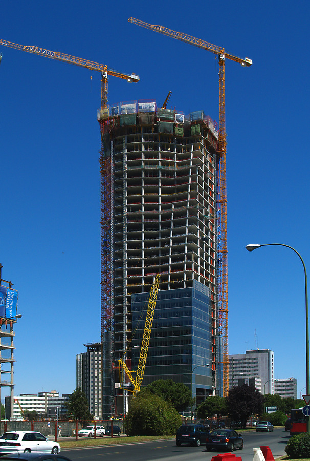 Torre Espacio by Cesar Serrano