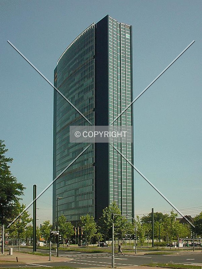 ARAG Tower by Nephilim